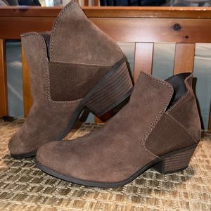 Women’s Ankle Booties 9